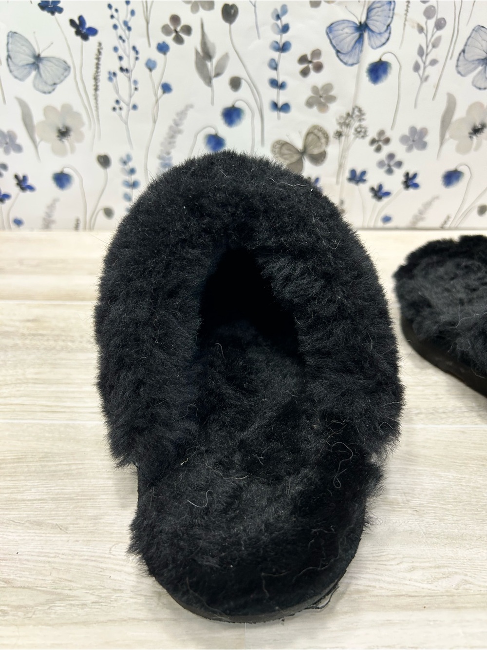 Bearpaw black slip-on clog slippers - Picture 3 of 3